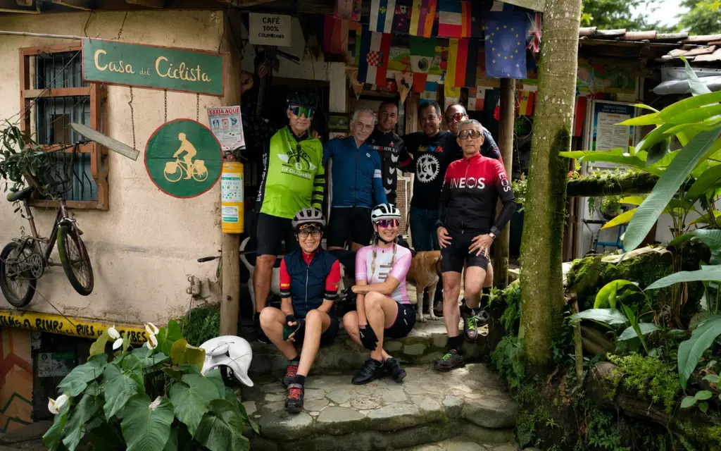 Fachada de la Casa del Ciclista en San Antonio de Prado, Medellín