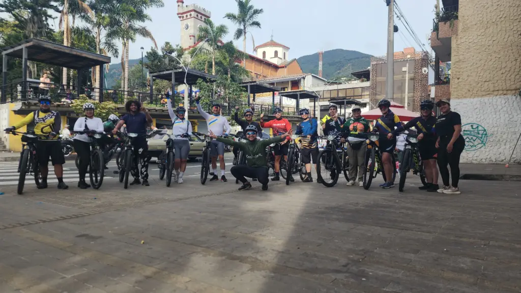Equipo enciclao en la ruta de la sal
